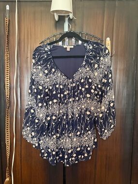 Roz & Ali Navy Blue and White Floral V-Neck Blouse